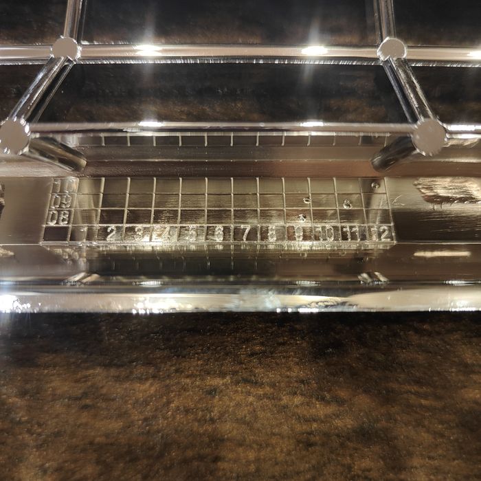 Решетка радиатора оригинал