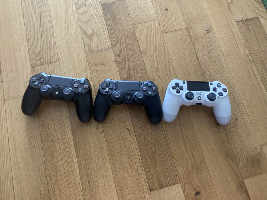 Playstation 4 pro и 3 джойстика