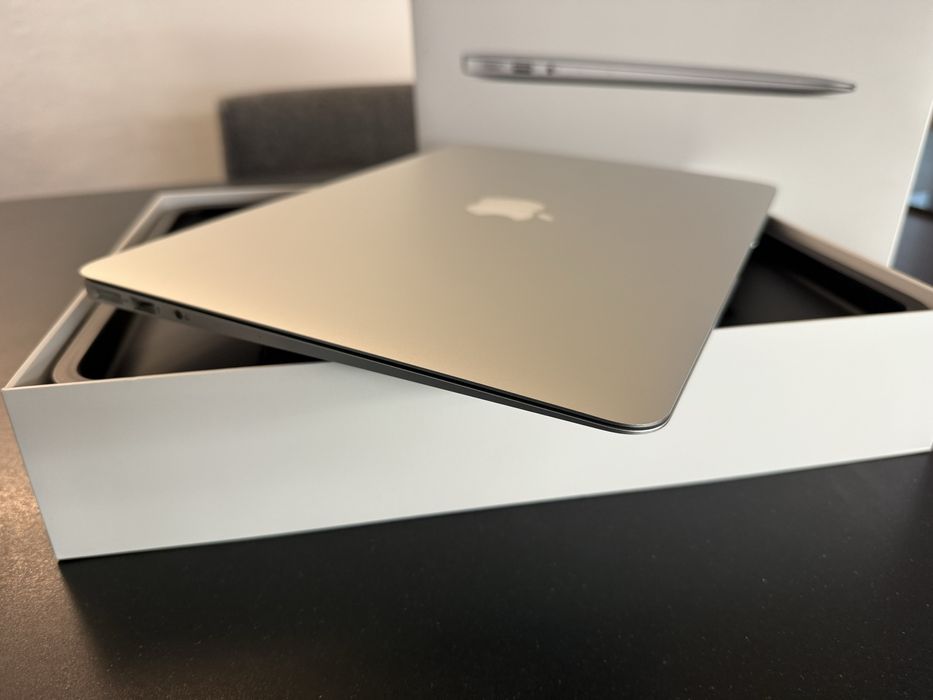 MacBookAir A1466 | i5 | 4 GB Ram | SSD 128 | Baterie Noua |Mouse CADOU