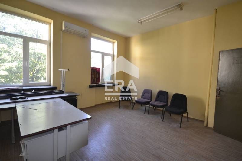 Продава се Офис в Хасково, Център - 566 кв.м за 415 €/кв.м - Снимка #7