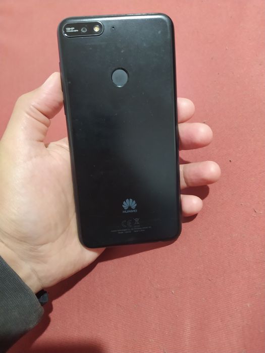 Huawei y7  с зарядно