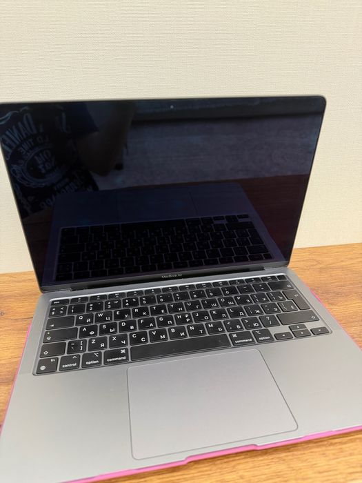 Продам Макбук Air13 2020, 8 гб, 256