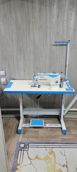 Продам швейную машину