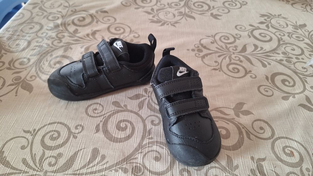 Adidasi copii Nike, marimea 23,5 cm, ambele perechi 120 lei