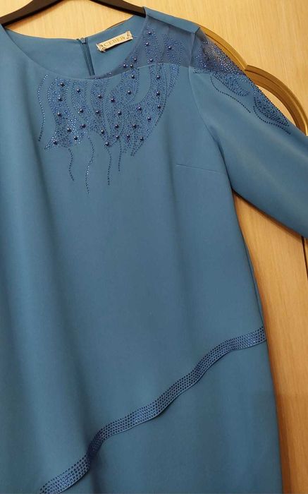 Продам платье женское нарядное