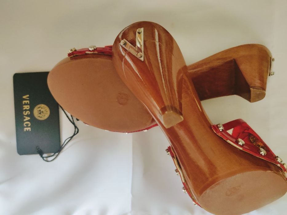 Босоножки Versace