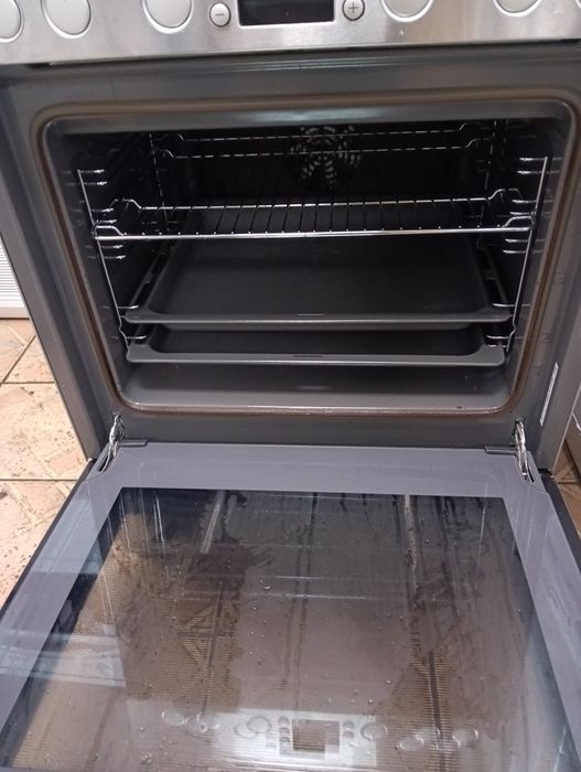 Иноксова свободно стояща печка с керамичен плот Бош Bosch с  Гаранция!