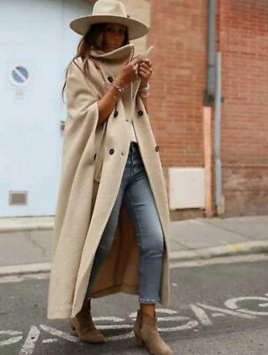 Pelerina capa  ZARA din lana 52% . Masura L.