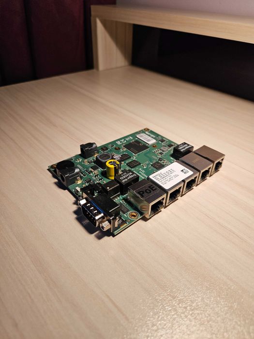 Рутер Микротик MikroTik RB450Gx4, v7, Gigabit, POE, WireGuard, 2 броя