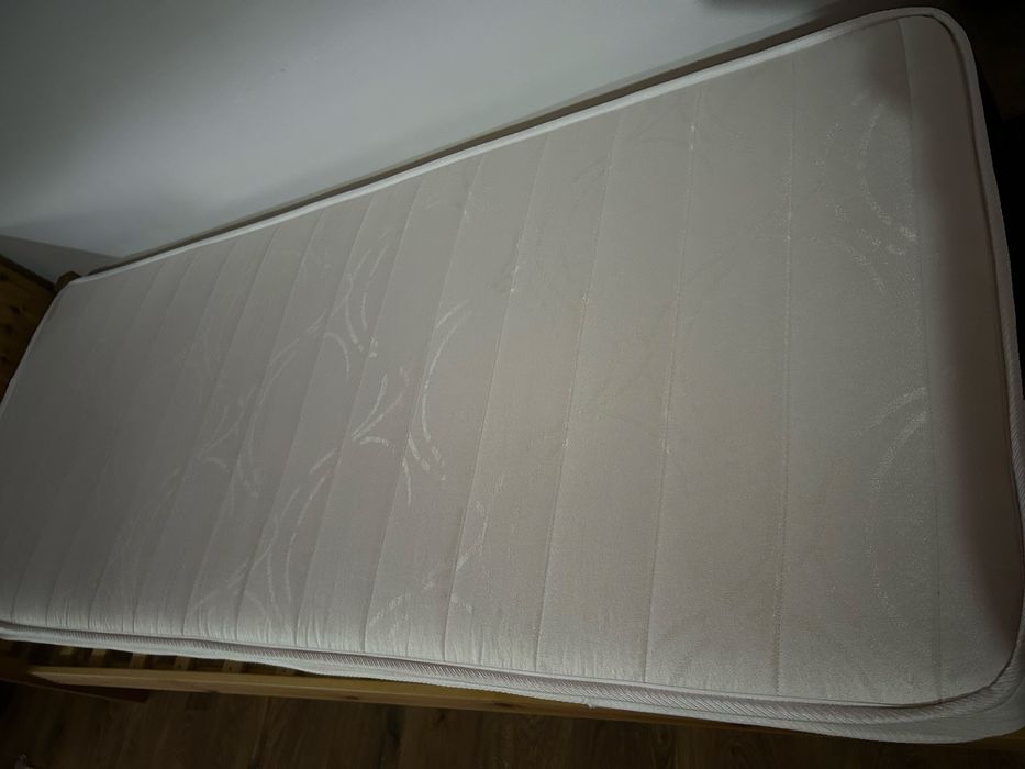 Vand două saltele cu arcuri 80x200 nefolosite