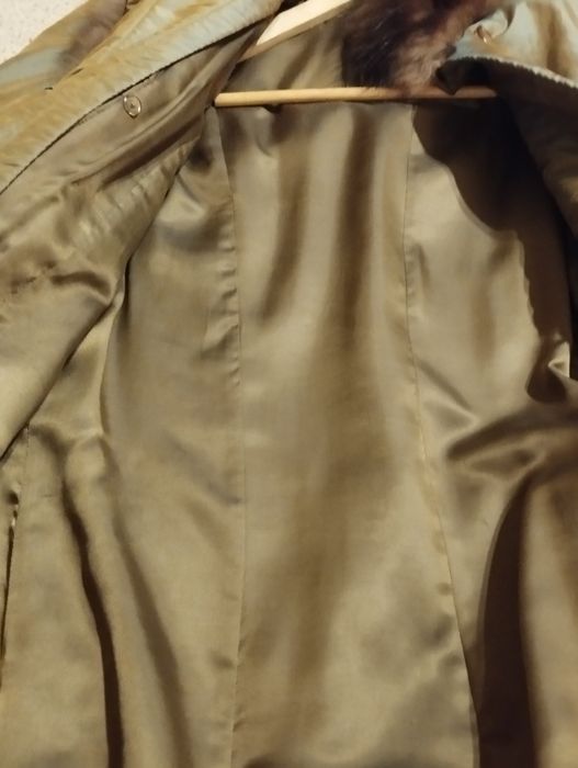 Куртки женские  48 размер