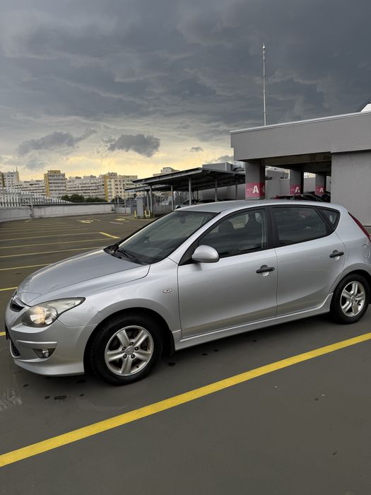 HYUNDAI i30 2011 — imagine 2