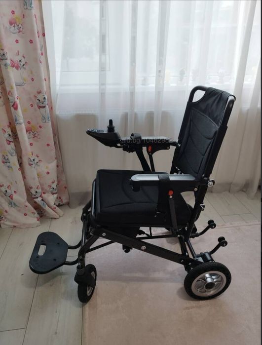 Помощна количка с електрически мотори  за трудноподвижни