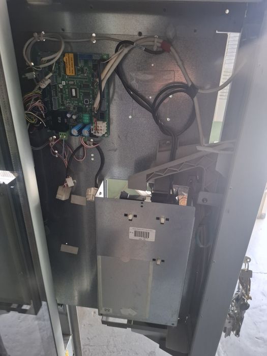 Хладилна вендинг машина SNAKI RY