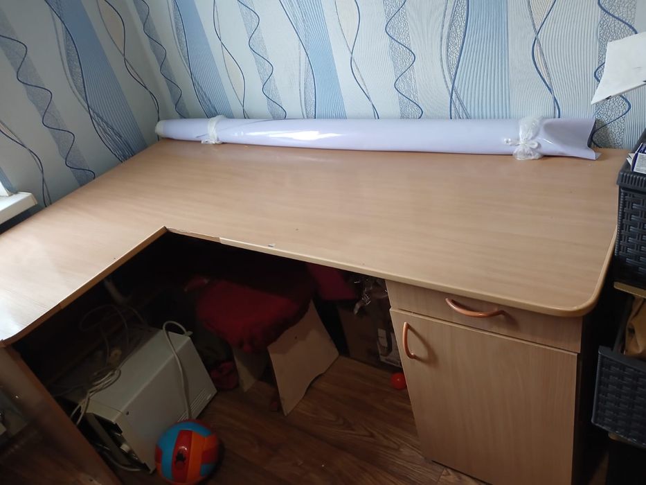 Продается стол для учебы