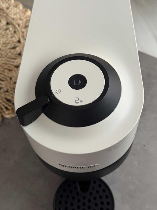 Кафемашина Nespresso Vertuo Pop  ---KATO НОВА---