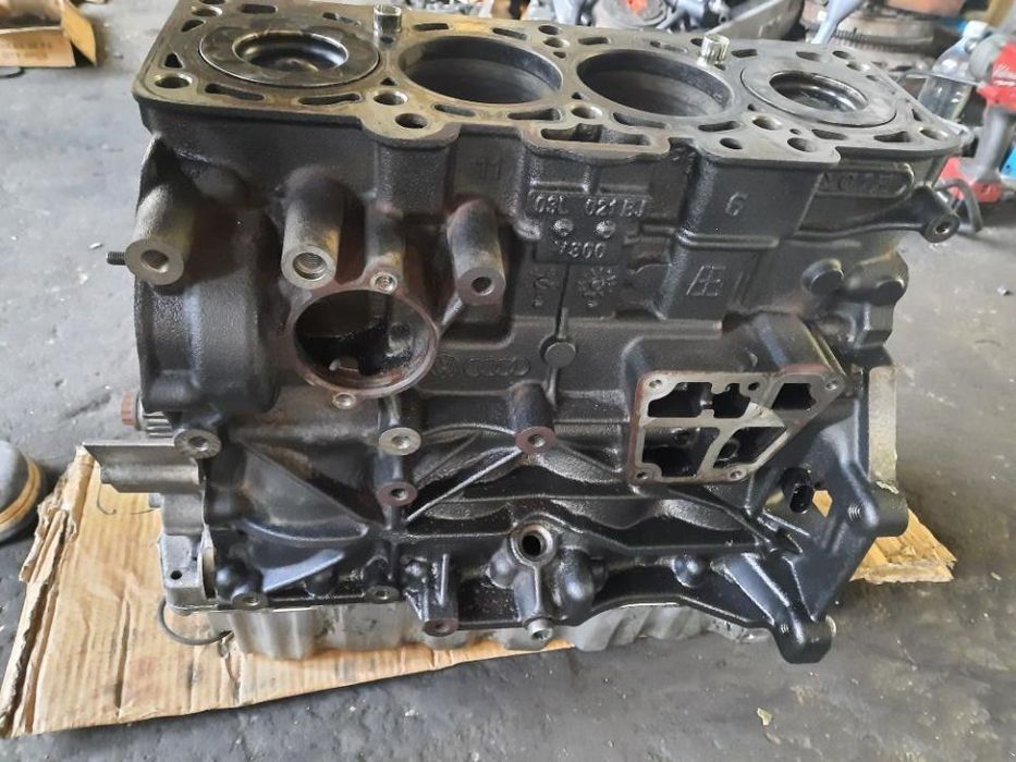 bloc motor ambielat complet cu pompa ulei și baie golf 6 passat b7 1