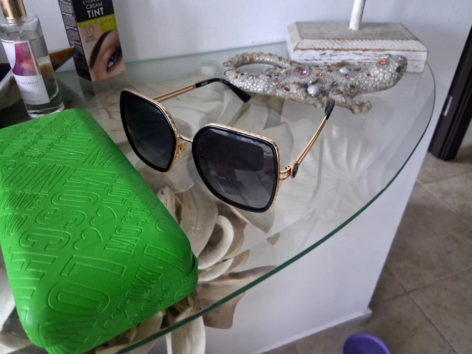 Слънчеви очила MOSCHINO