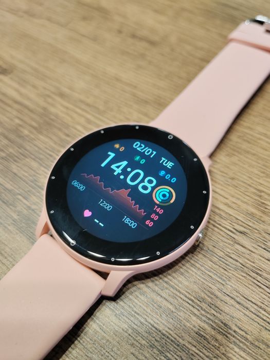 Продавам Смарт Часовник с 3.25см пълен сензорен екран