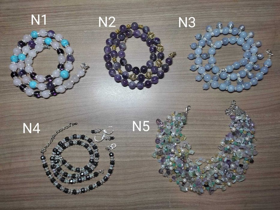 Стилни колиета от естествени камъни