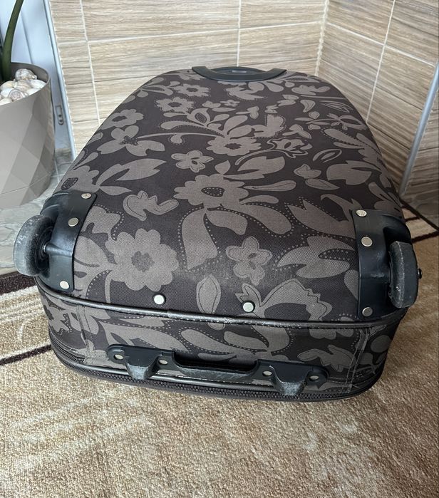 Кафяв куфар от плат