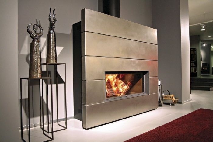 Камин на дровах и угле