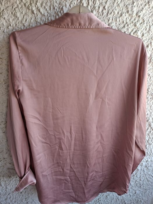 Черна и розова сатенини ризи H&M- двете за 15лв.