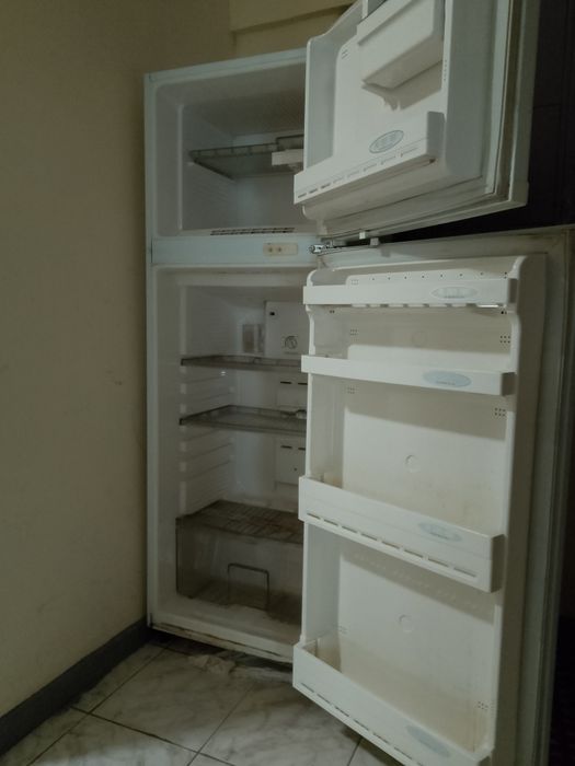 Продам холодильник SAMSUNG б/у 5000 тг
