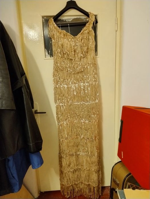 Rochie noua de seara, fara eticheta, mărimea 42, cu burete la bust.
Îm