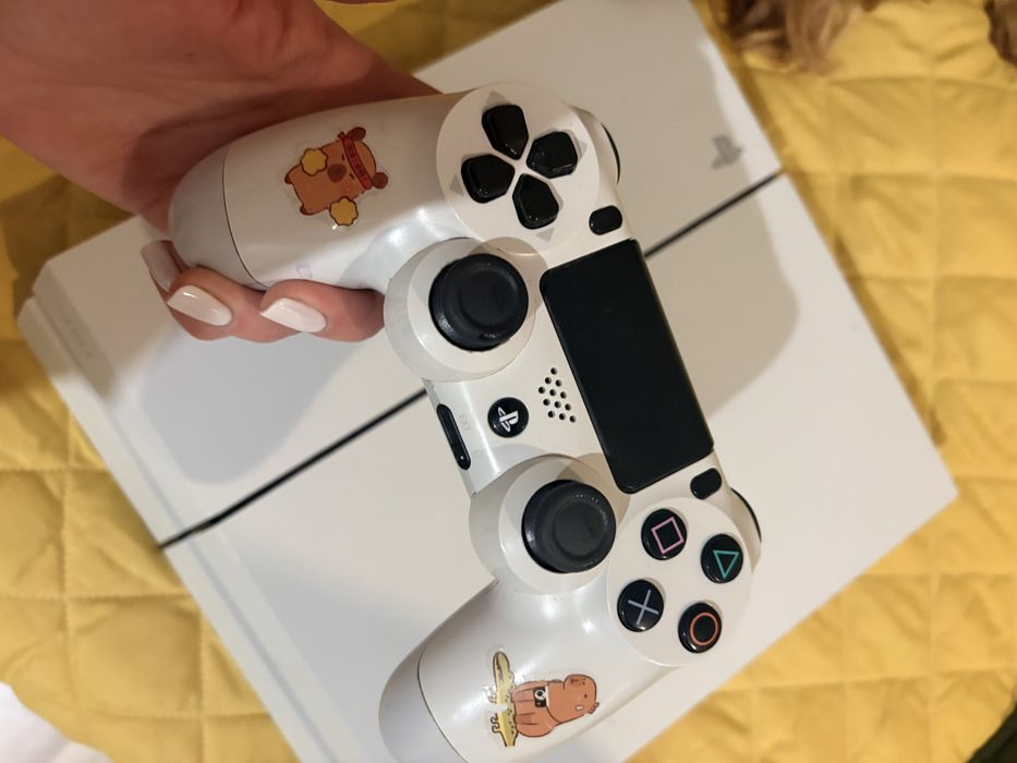 Playstation 4 бял ,?