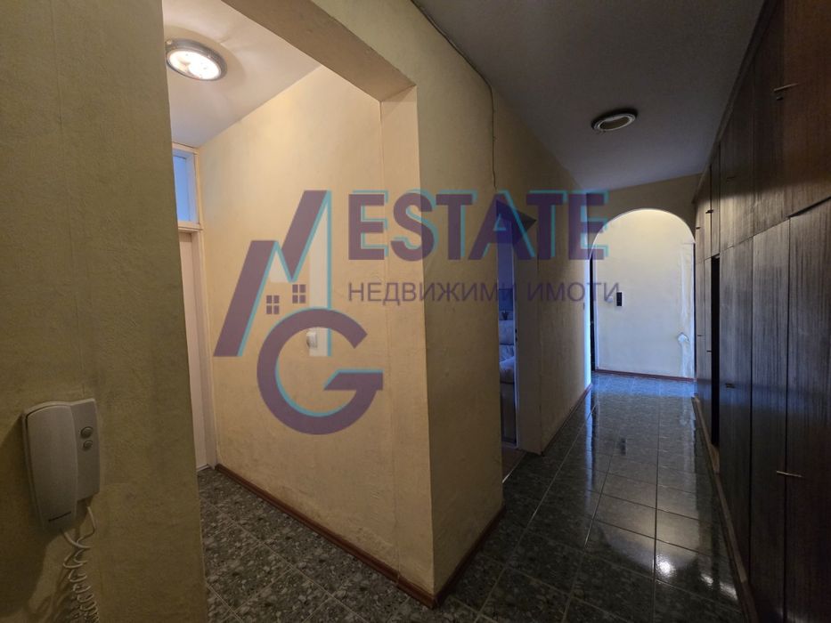 Тристаен апартамент в гр. София, жк. Връбница 2