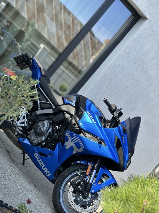• Suzuki GSX-8R 2024•