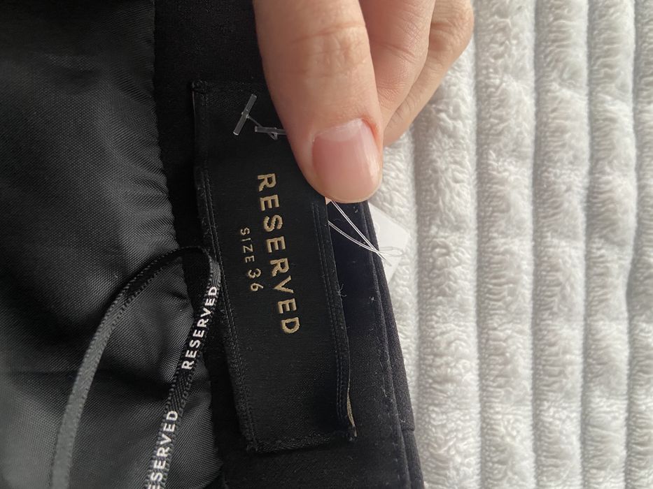 Черна пола Reserved