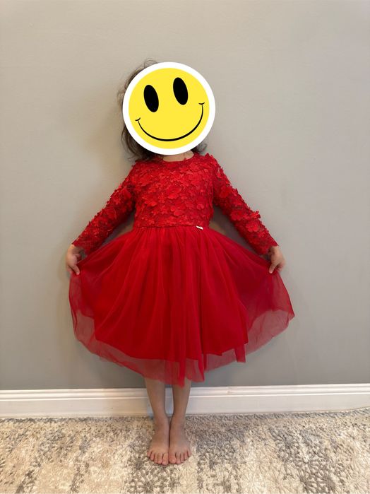 Продам нарядное платье для девочки