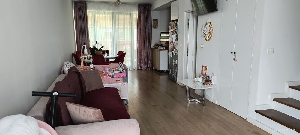 Vând casă insiruita