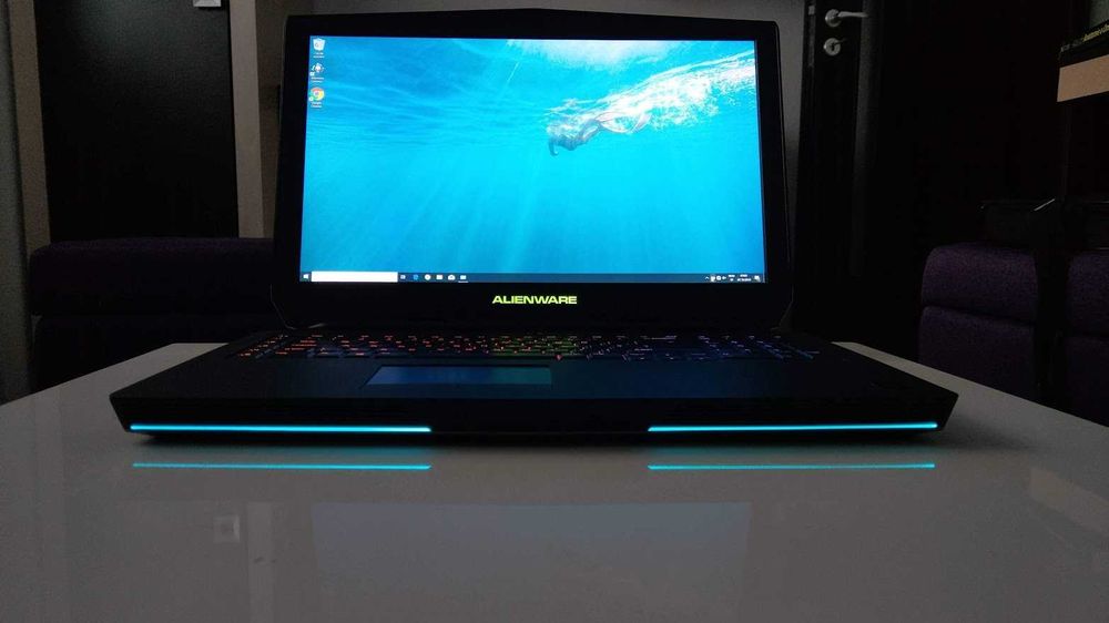 Dell Alienware 17 R2  i7, 16 GB ram, Nvidia Gtx 980,1xssd128gb,1xhdd2T
