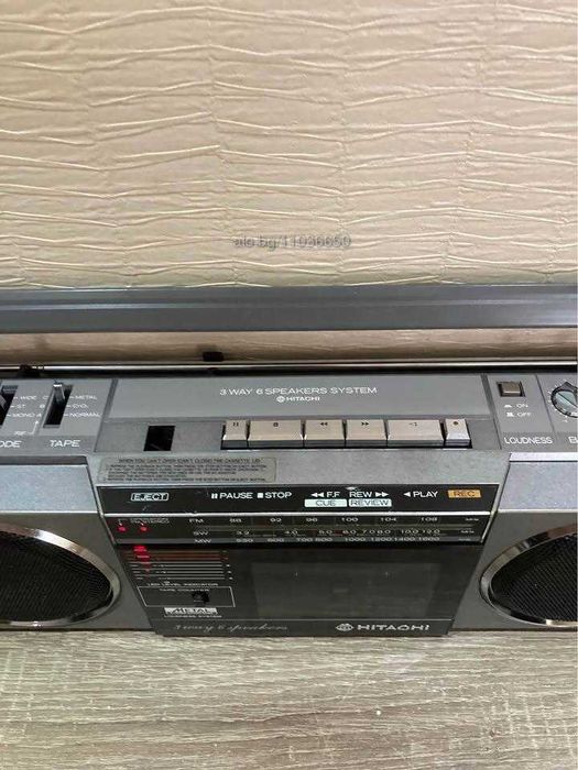 HITACHI TRK-6701W vintage retro boombox