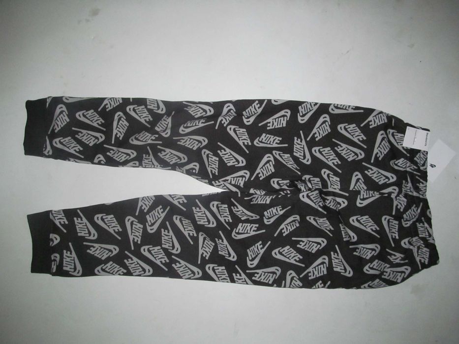 Nike Fleece AOP Jogger долнище за деца(14-18 години) от Сащ