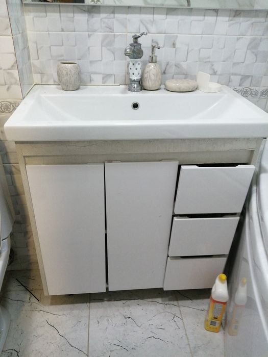 Продам раковинусо смесителем