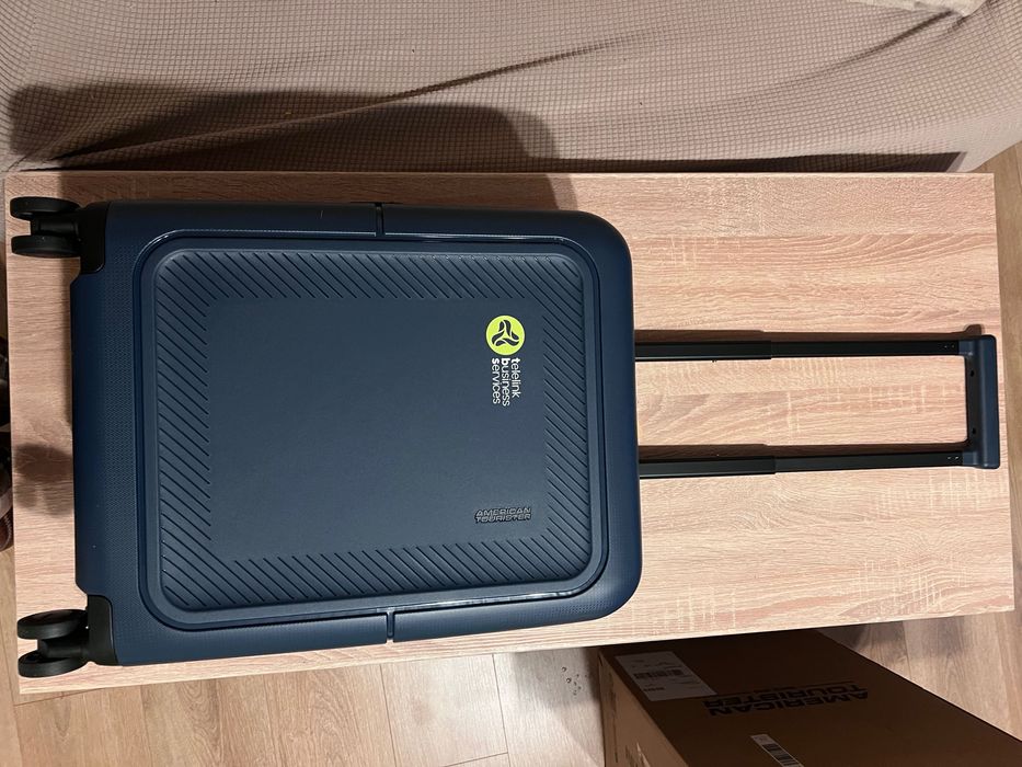 Куфар American Tourister DashPop Спинер 55см. с разширение Тъмно Син