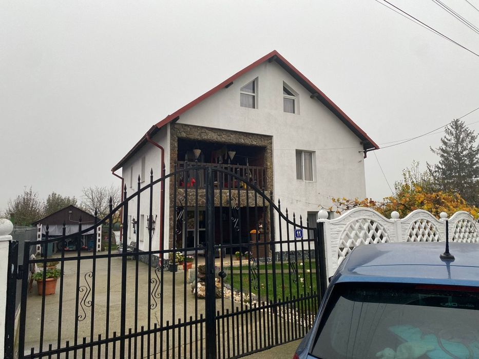 PROPRIETAR vând casa din caramida