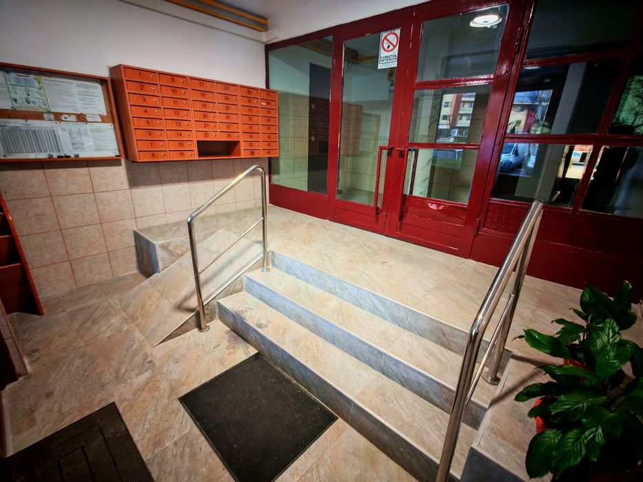 35ani exp Casa scarii Zugravit, faianta, gresie, sanitare, parchet, rigips