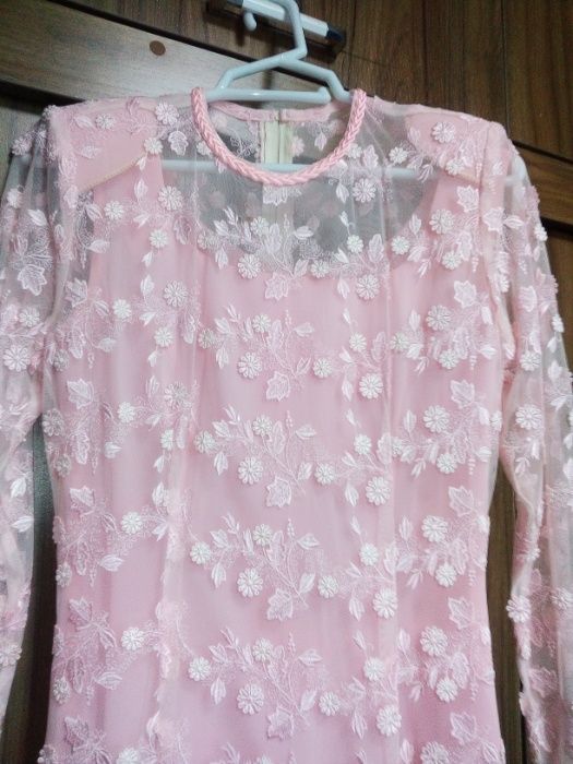 Узун пушти ранг гипюр куйлак.Размер 44-46.Розовое длинное платье