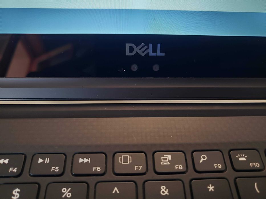 Лаптоп DELL XPS 15 9575 i5-8305G 8GB 256GB WIN11