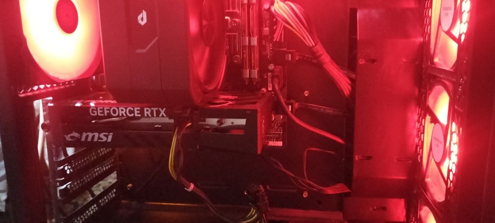Продаю RTX 5050 в идеале