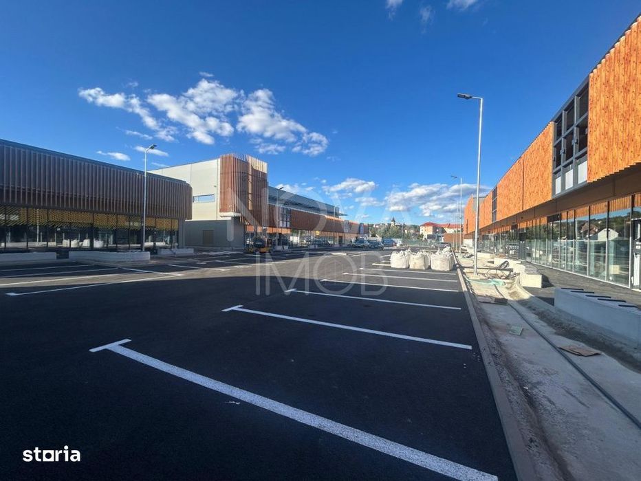 Spatiu comercial de inchiriat - Central, Cisnadie - de la 100 mp