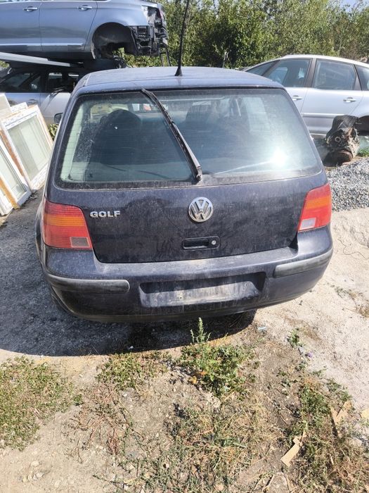 Голф 4 На части 1,4 бензин