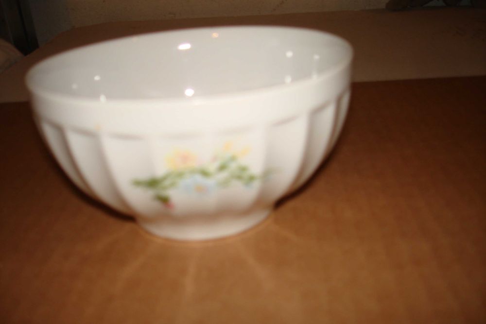 Set 6 boluri si două platouri portelan