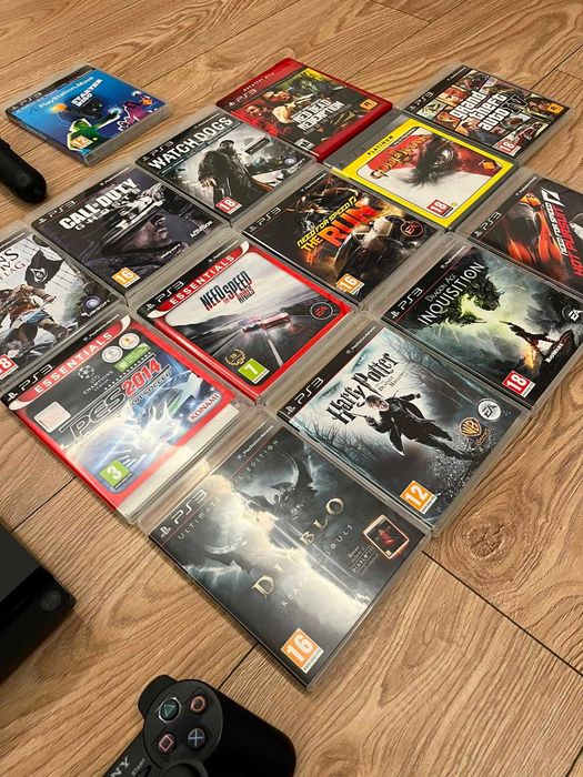 PlayStation 3  / 2 Manete / 13 Jocuri / 2 controllere Move + starter disc