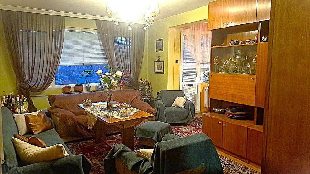Продавам 3-стайно жилище в Бъкстон